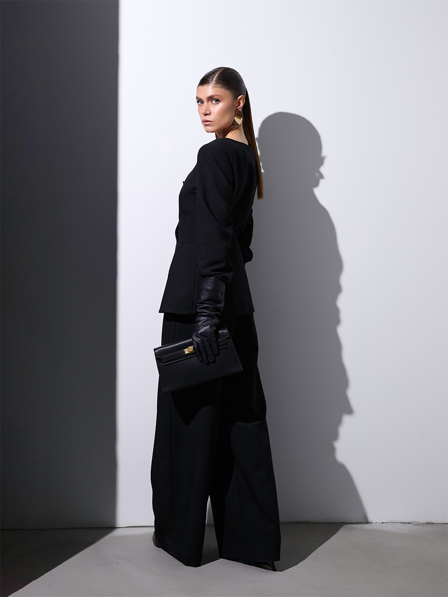 Жакет приталений чорного кольору із зав'язкою спереду 4